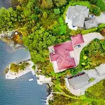 Waterfront W/boat&kayaks. 15min From Bergen