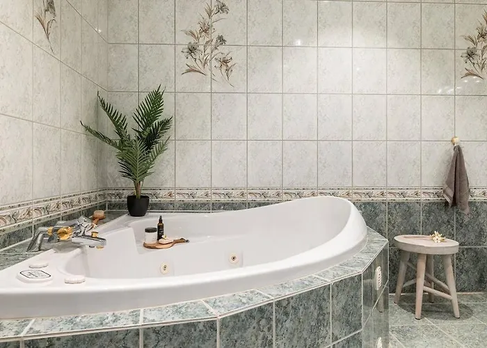 Waterfront W/boat&kayaks. 15min From Bergen